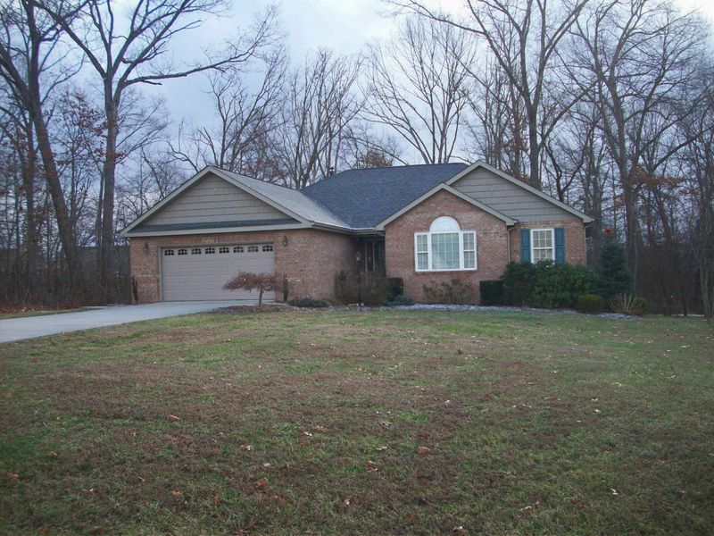 308 E Deer Creek Dr, Crossville, TN 38555