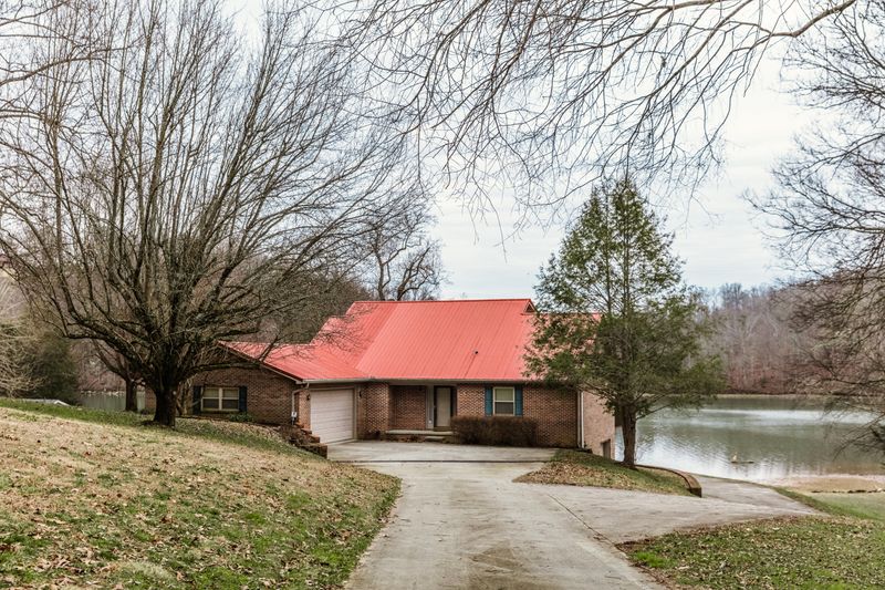 308 Lakecrest Dr, Harriman, TN 37748