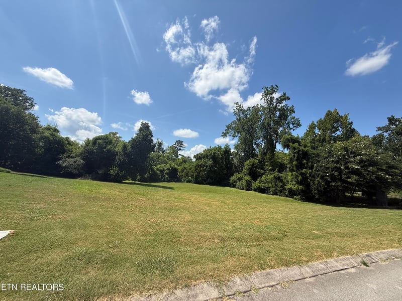 308 Ross Springs Dr, Maryville, TN 37803
