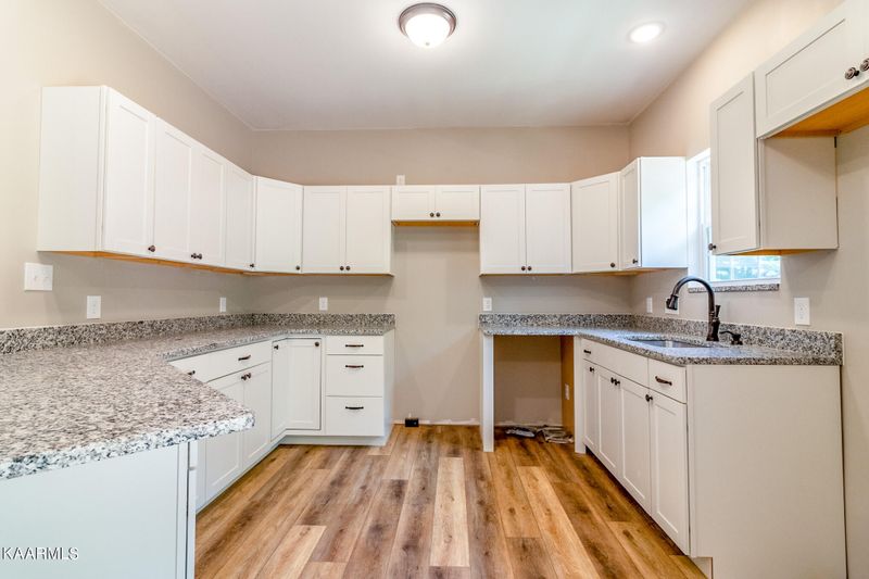 308 Skyline Dr, Harriman, TN 37748