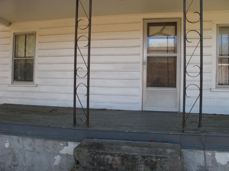 308 White Ln, Lafollette, TN 37766