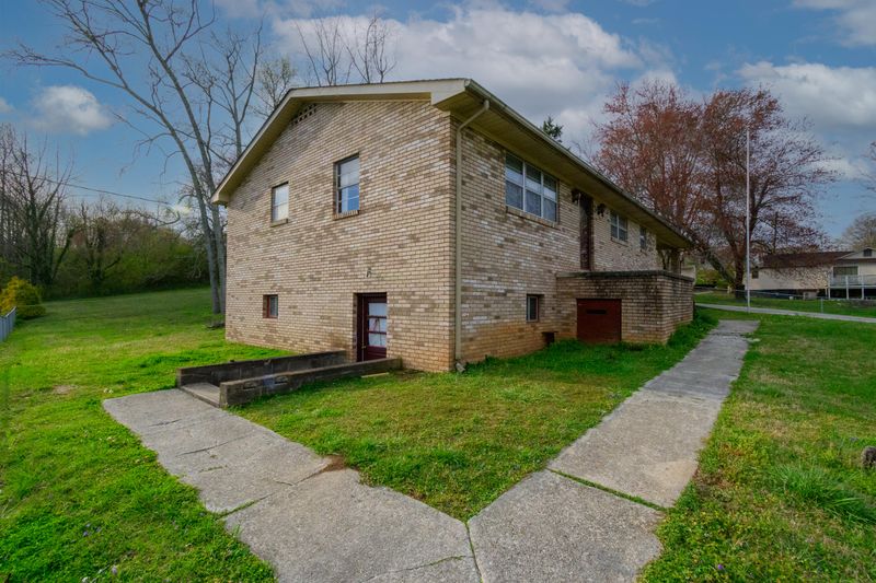 308 Woody Ave, Harriman, TN 37748