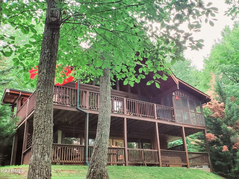 3085 Perry Circle Ln, Sevierville, TN 37862