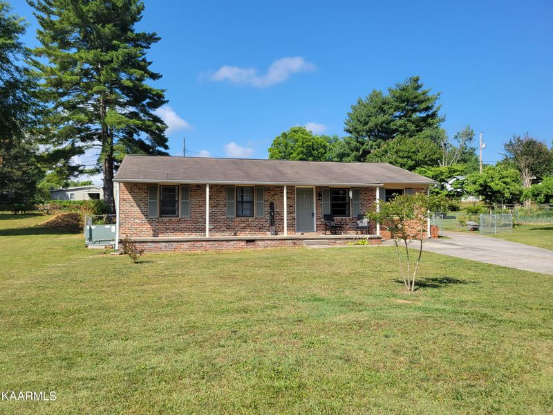309 Barbara Ln, Maryville, TN 37803