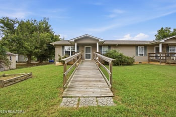 309 Carter Ave, Harriman, TN 37748