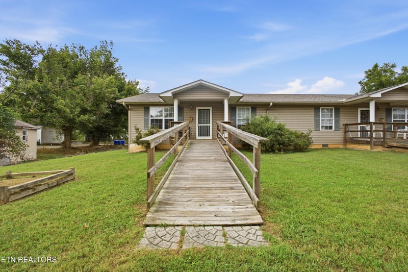 309 Carter Ave, Harriman, TN 37748