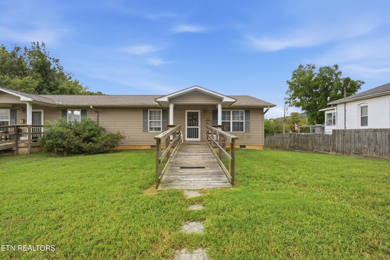 309 Carter Ave, Harriman, TN 37748