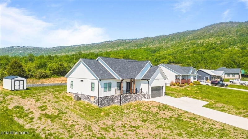 309 Greene Ln, Lafollette, TN 37766
