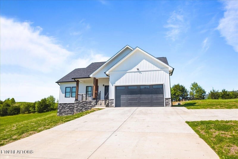 309 Greene Ln, Lafollette, TN 37766