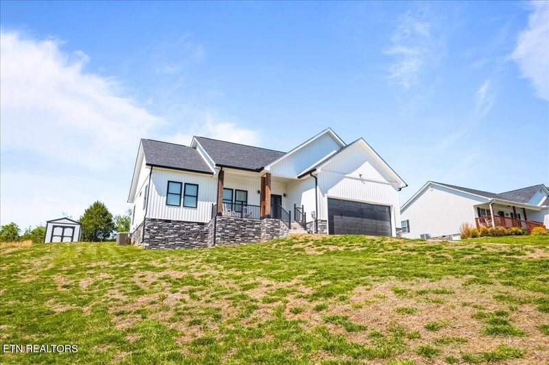 309 Greene Ln, Lafollette, TN 37766