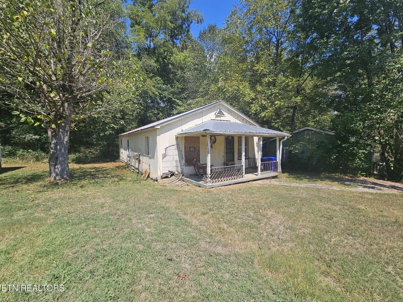 309 King Dr, Harriman, TN 37748