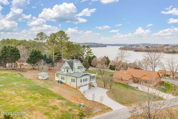 309 Southshore Dr, Greenback, TN 37742