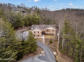 31 Byron Ln, Crossville, TN 38558