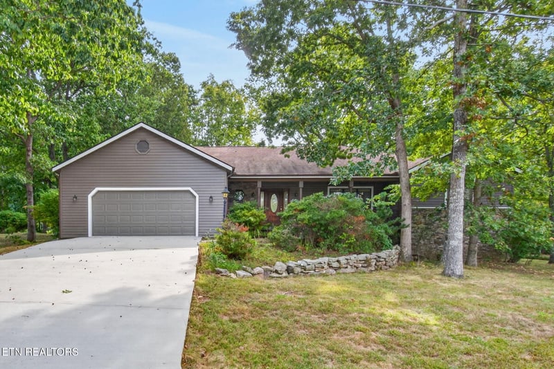 31 Kingsboro Ln, Crossville, TN 38558