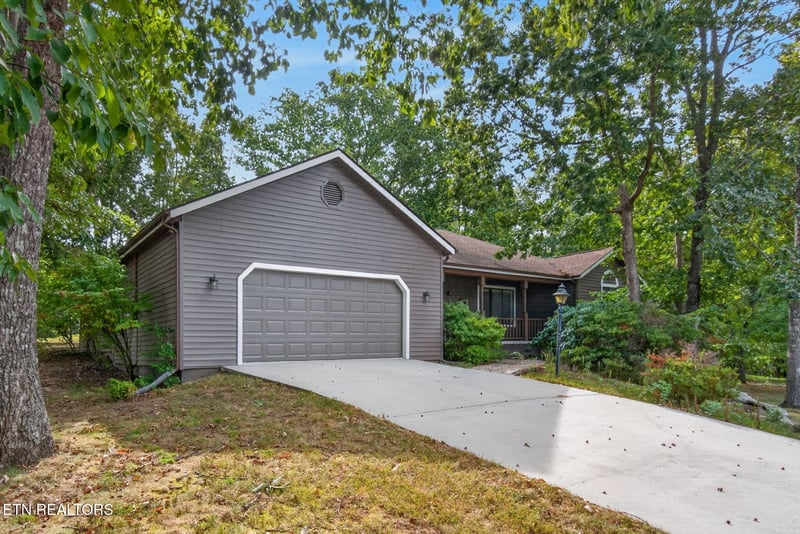 31 Kingsboro Ln, Crossville, TN 38558