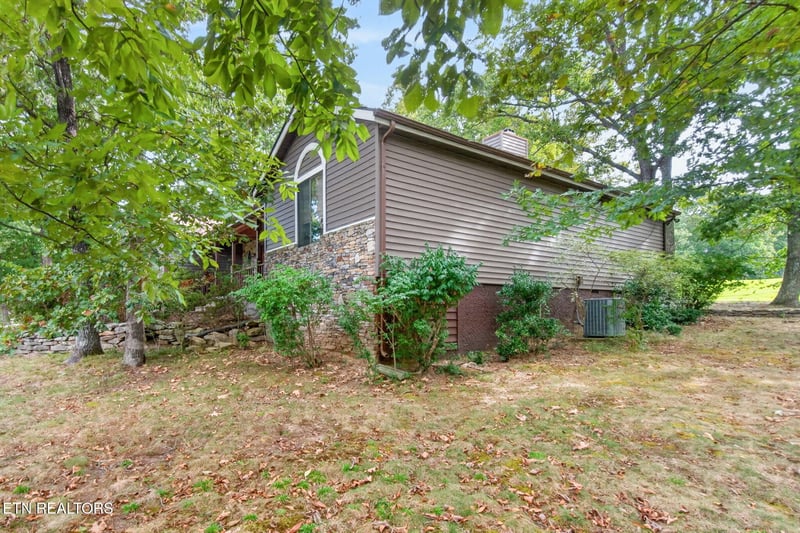 31 Kingsboro Ln, Crossville, TN 38558