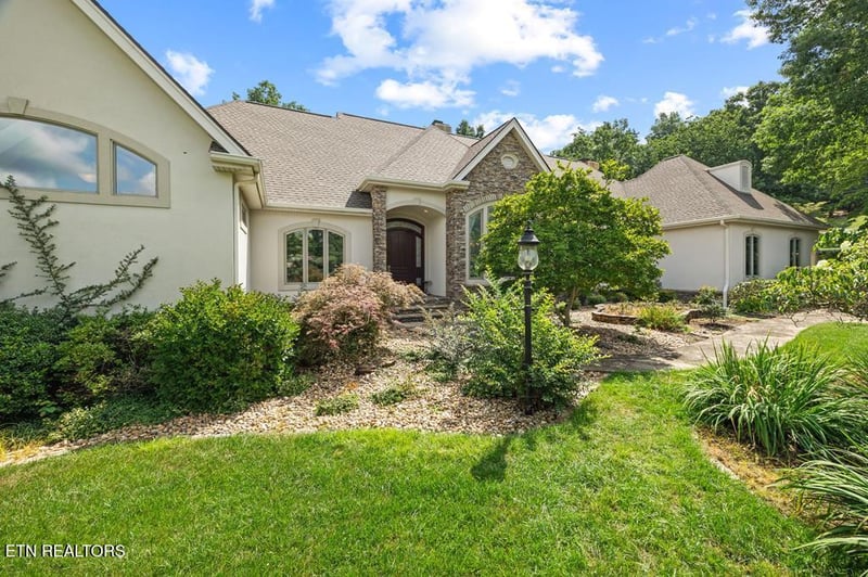 31 Markham Ter, Crossville, TN 38558