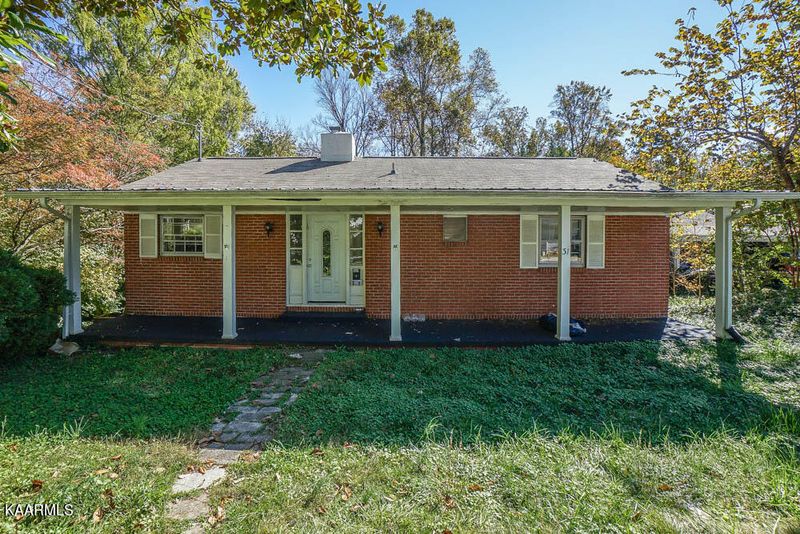 31 Outer Dr, Oak Ridge, TN 37830