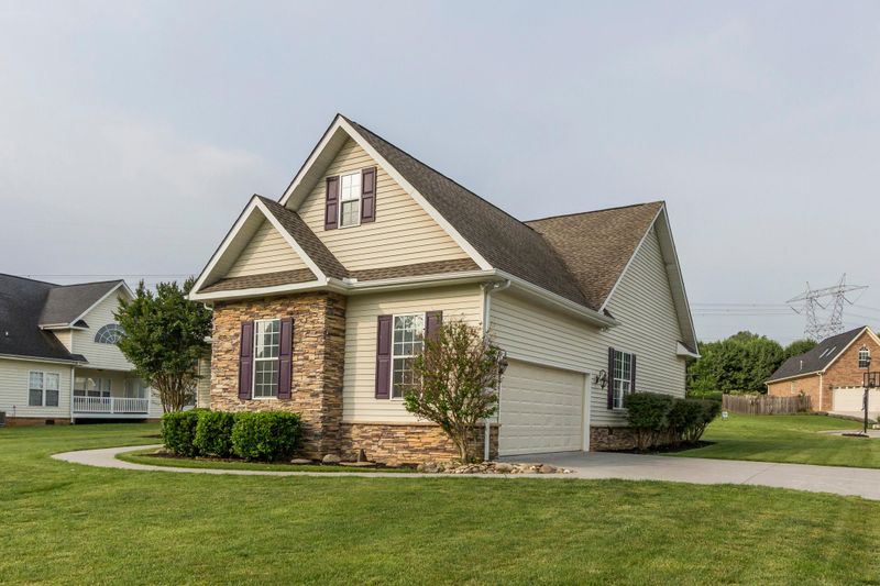 310 Cranfield Dr, Maryville, TN 37801