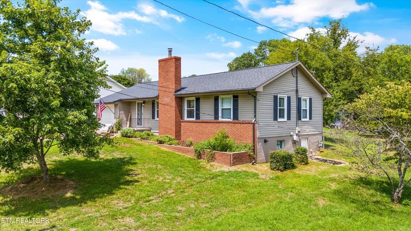 310 Cross St, Clinton, TN 37716