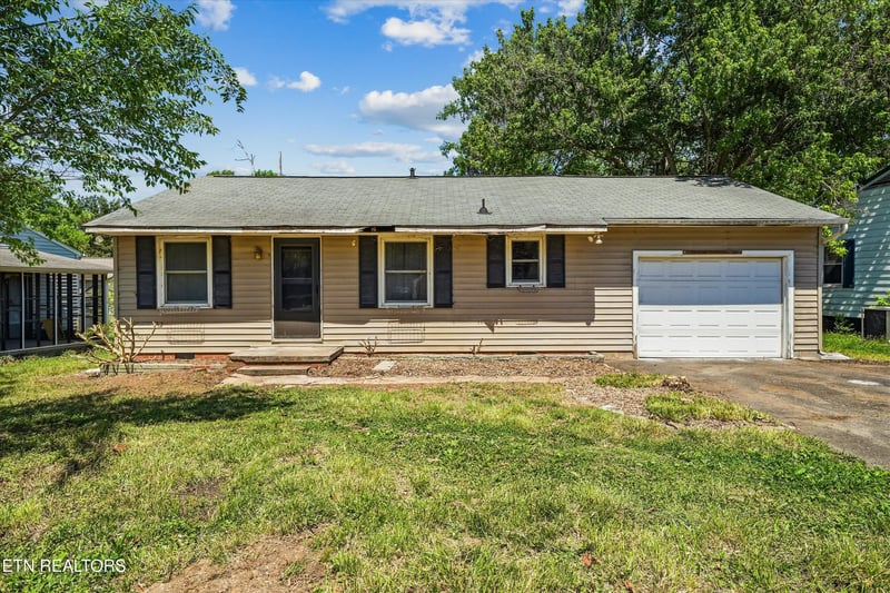 310 Defoe Cir, Maryville, TN 37804