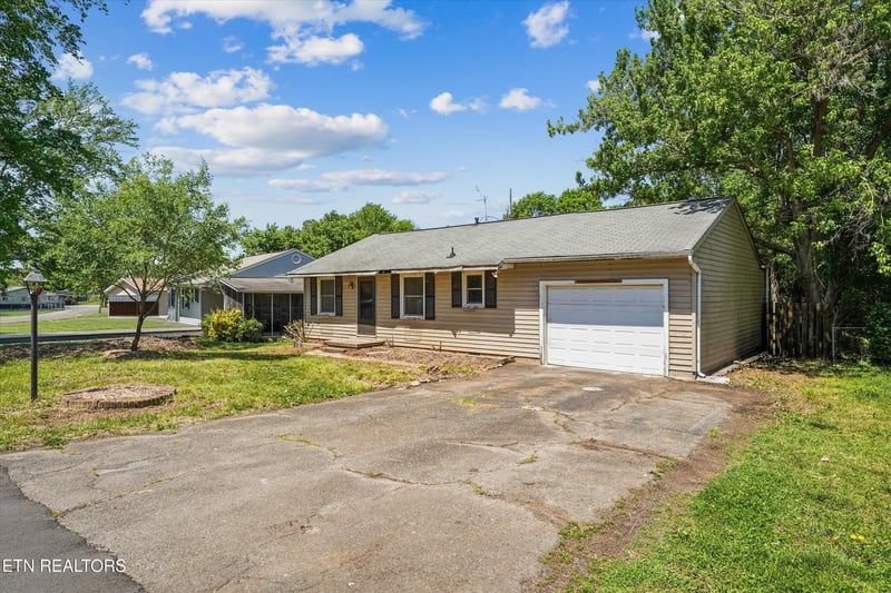 310 Defoe Cir, Maryville, TN 37804
