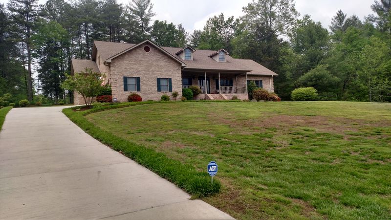 310 Dyllis Rd, Harriman, TN 37748