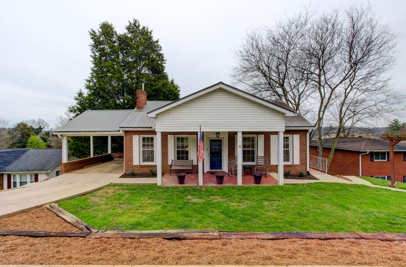 310 E 2nd Ave, Lenoir City, TN 37771