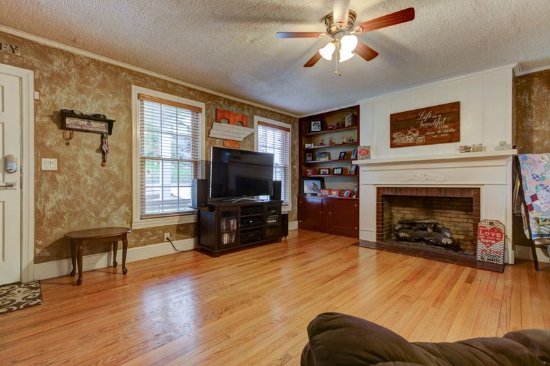 310 E 2nd Ave, Lenoir City, TN 37771