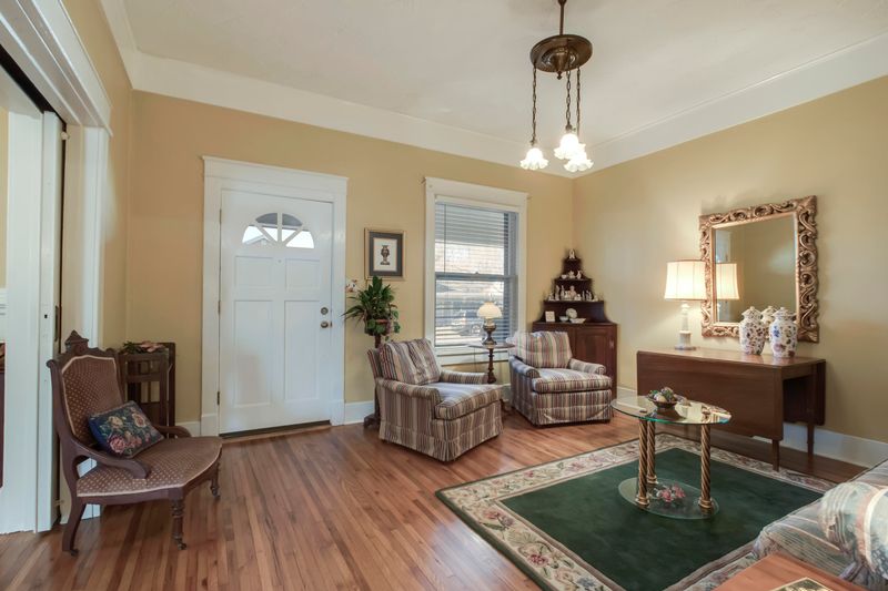 310 E 3rd Ave, Lenoir City, TN 37771