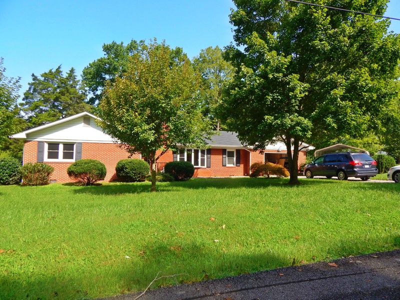 310 Elm View Dr, Clinton, TN 37716