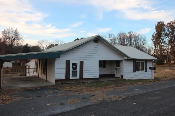 310 Georgia Ave, Etowah, TN 37331