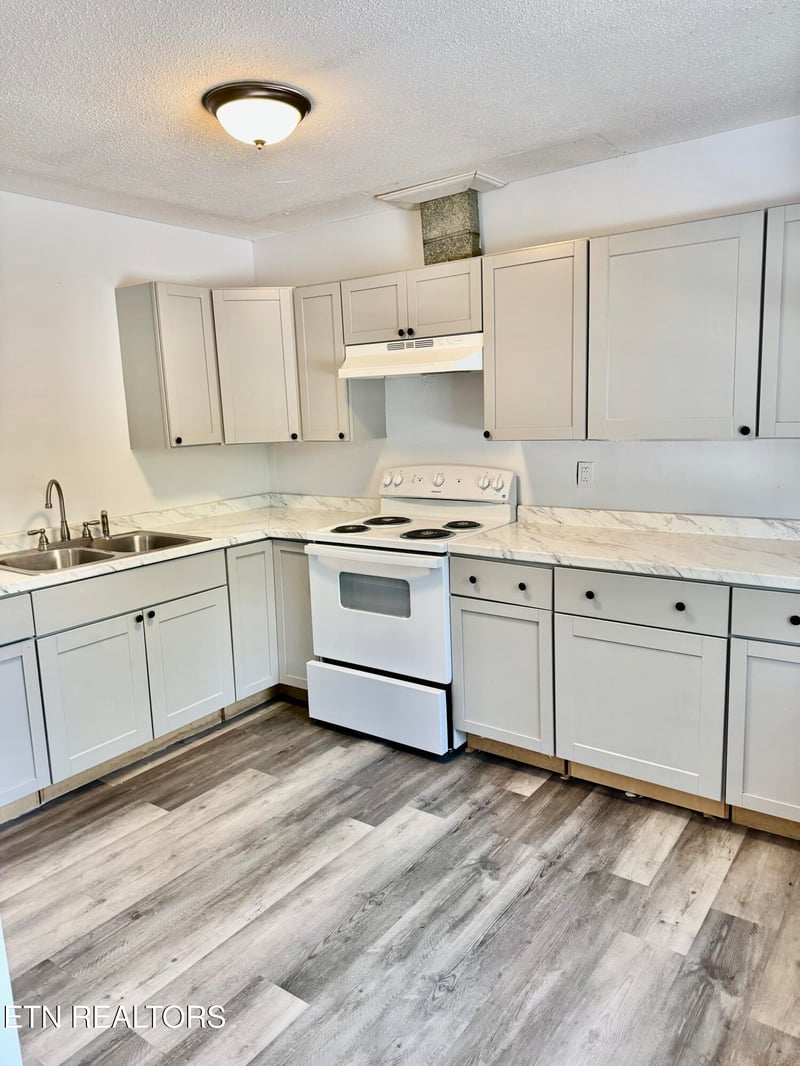 310 Gilbert Ln, Knoxville, TN 37920