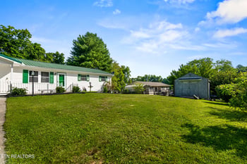 310 Hollifield Dr, Jacksboro, TN 37757