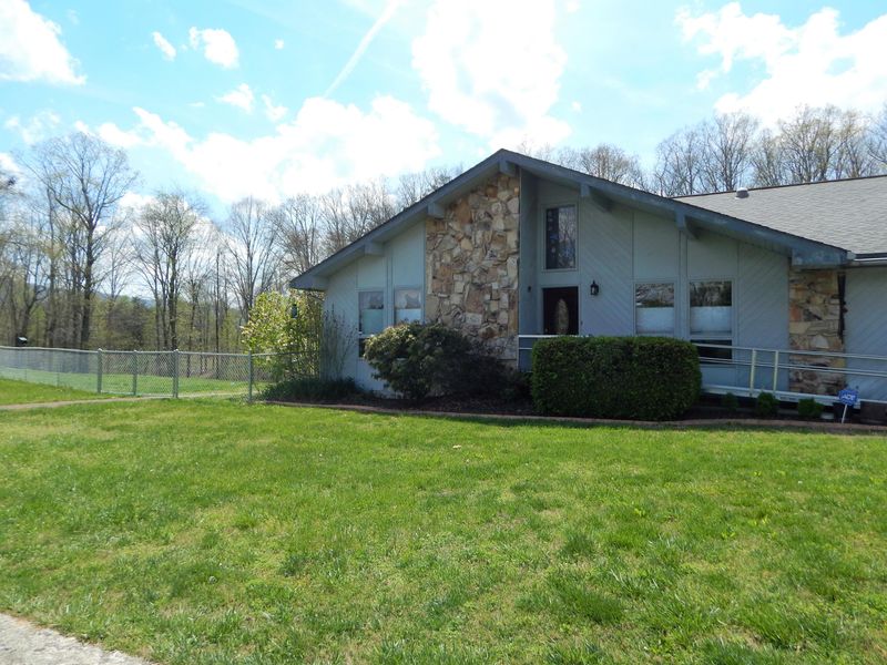 310 Houston Rd, Crossville, TN 38555