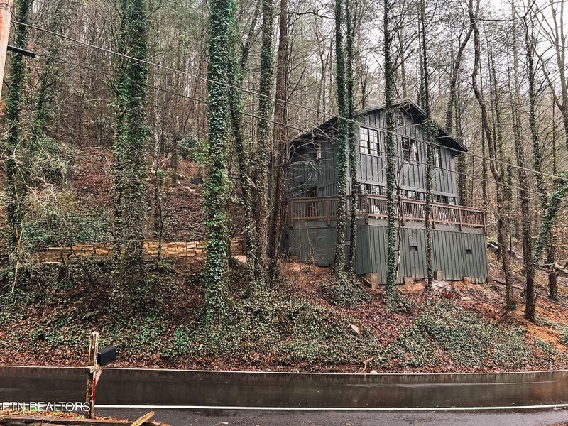 310 Lovers Ln, Townsend, TN 37882