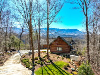 310 Matterhorn Dr, Gatlinburg, TN 37738