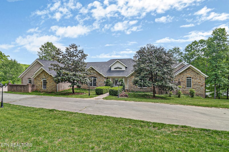310 Old Stagecoach Pl, Crossville, TN 38571