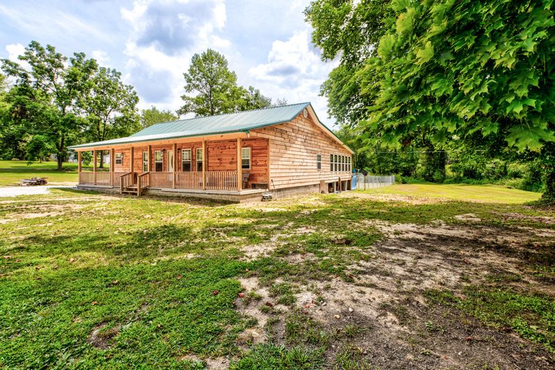 310 Poplar Ln, Oneida, TN 37841