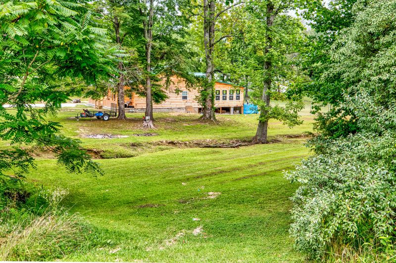 310 Poplar Ln, Oneida, TN 37841
