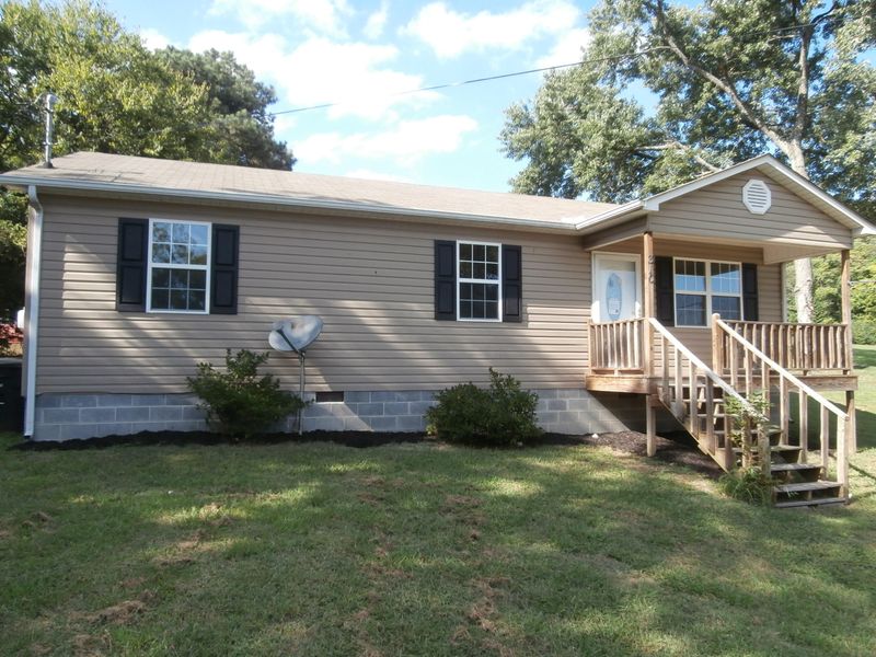 310 Riddle St, Athens, TN 37303