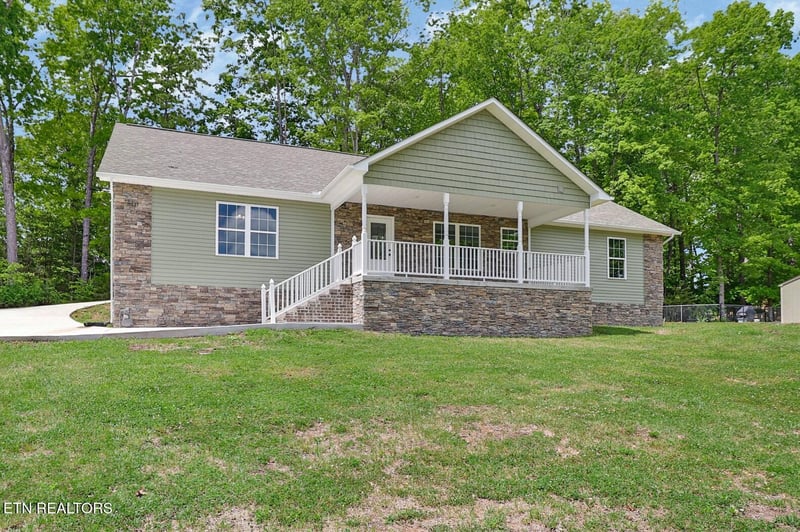 310 Summerwind Dr, Crossville, TN 38571