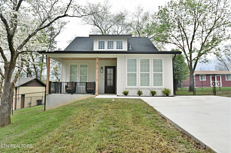 310 Valley Dr, Pigeon Forge, TN 37863