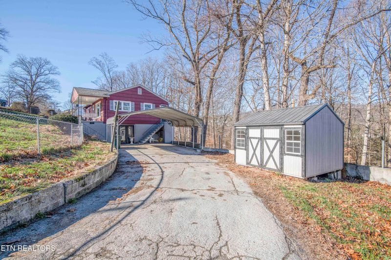 310 W Kentucky Ave, Lafollette, TN 37766