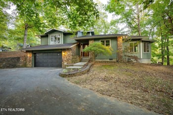310 White Cap Ln, Pigeon Forge, TN 37863