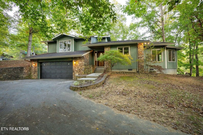 310 White Cap Ln, Pigeon Forge, TN 37863