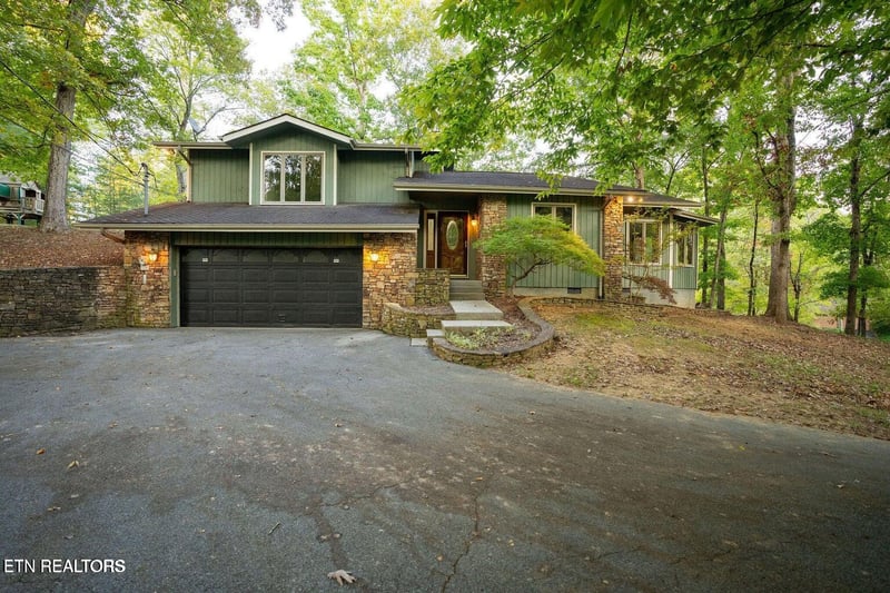 310 White Cap Ln, Pigeon Forge, TN 37863
