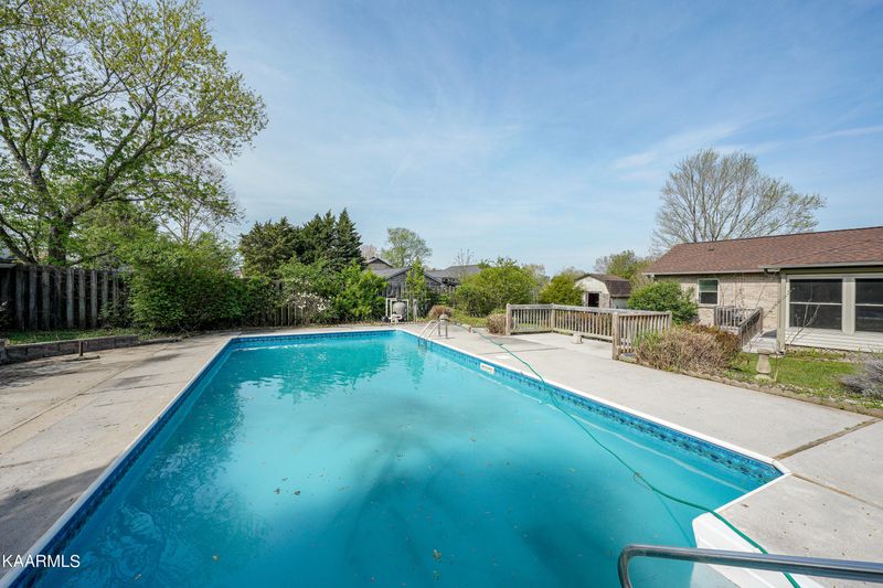 3102 Eagle Dr, Maryville, TN 37803
