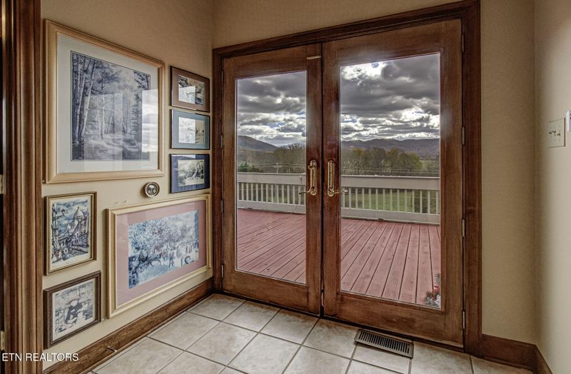 3102 Ellejoy Rd, Walland, TN 37886