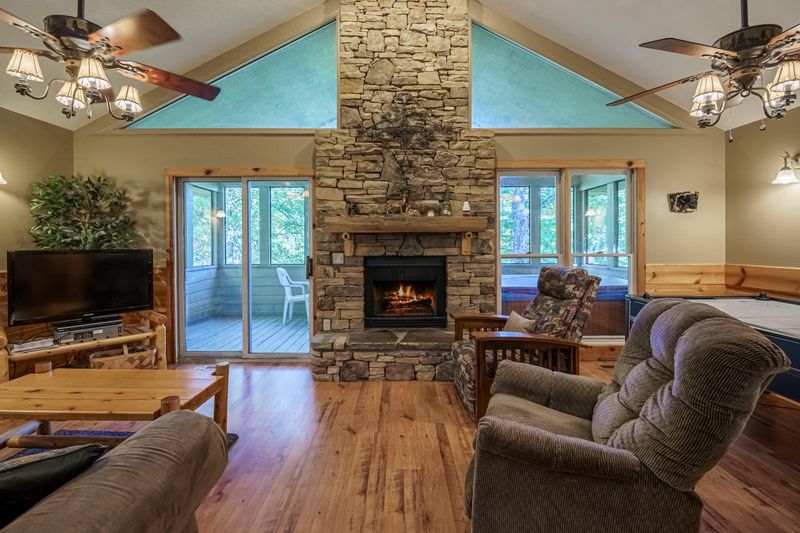 3103 Hatcher Top Rd, Sevierville, TN 37862